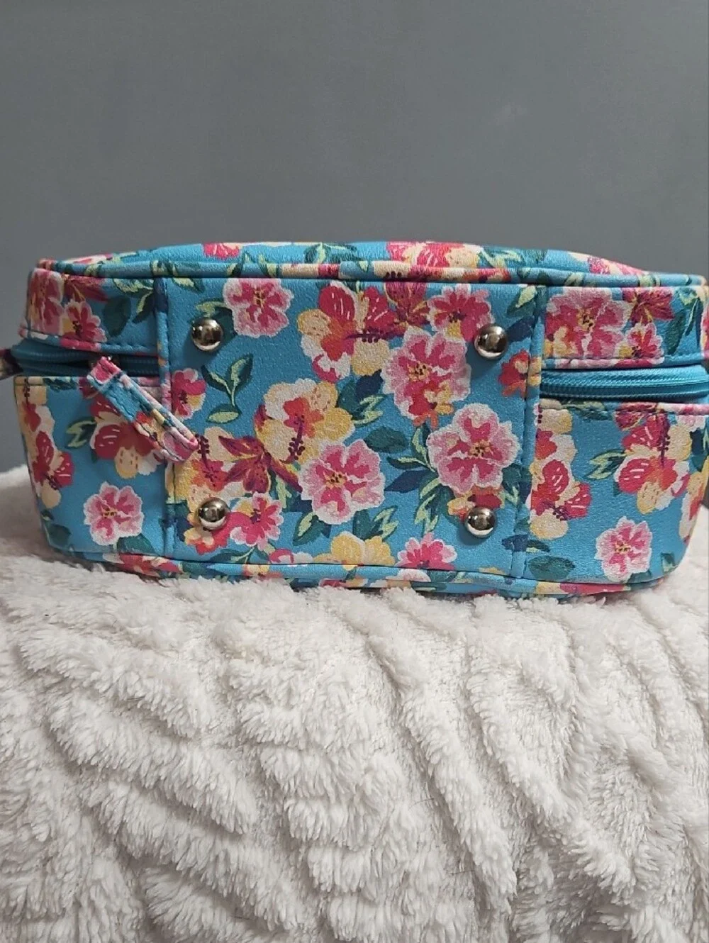 Chi compact styling